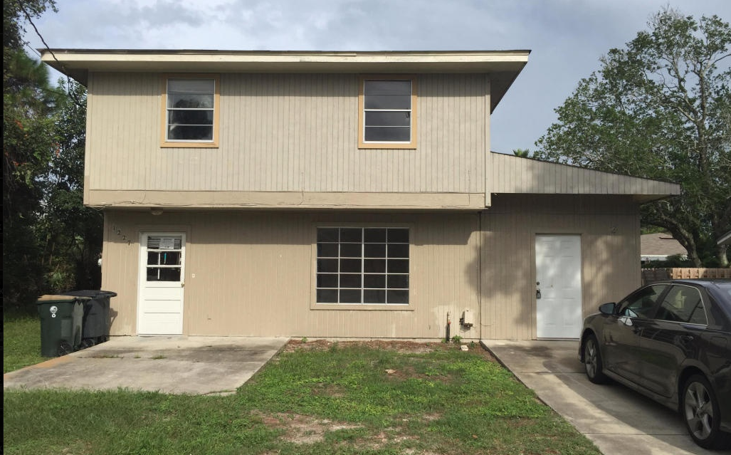 Any ideas on how to make this house look good? Any ideas on how to make this house look good?